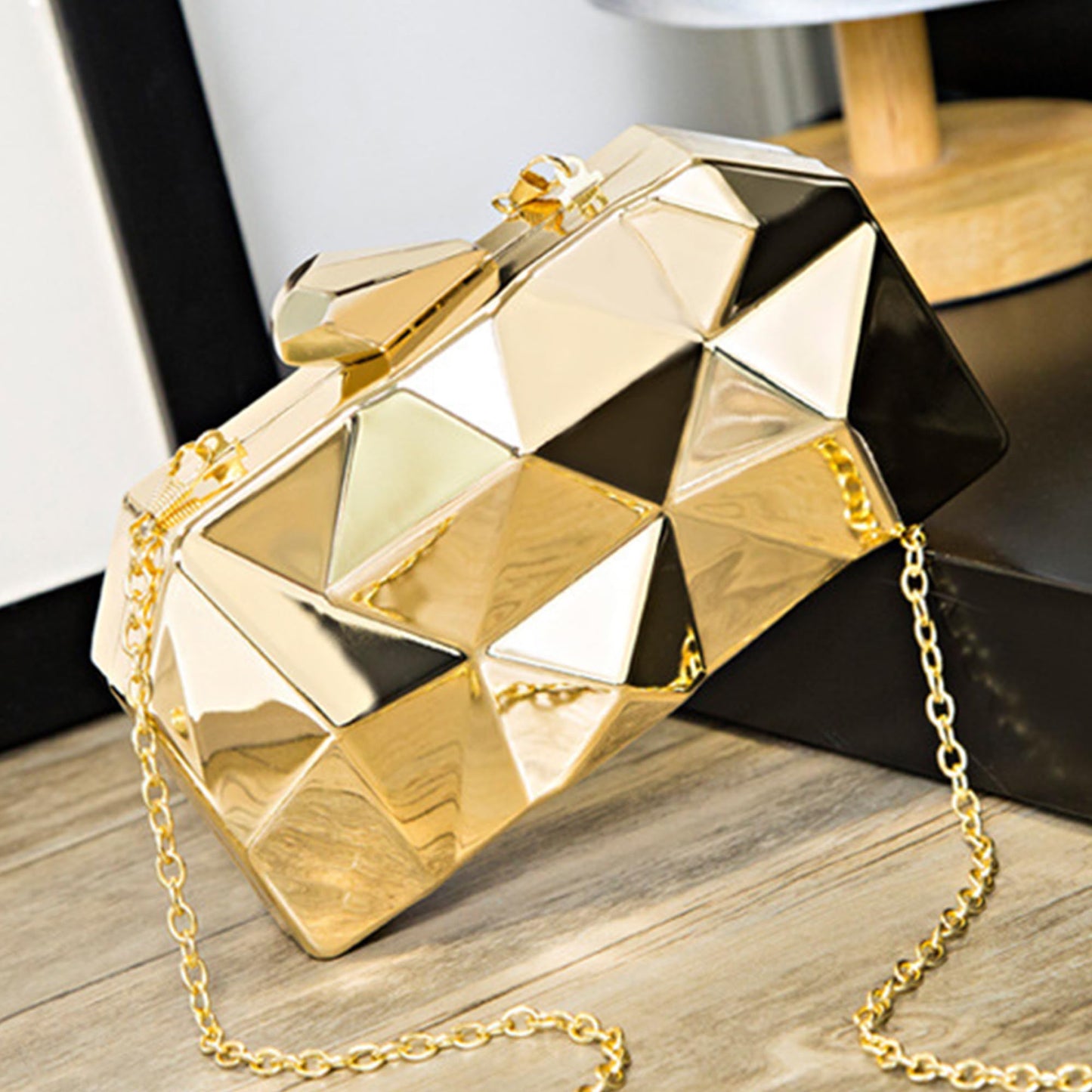 Reberomantic Bolso de mano de metal con patrón de celosía para mujer