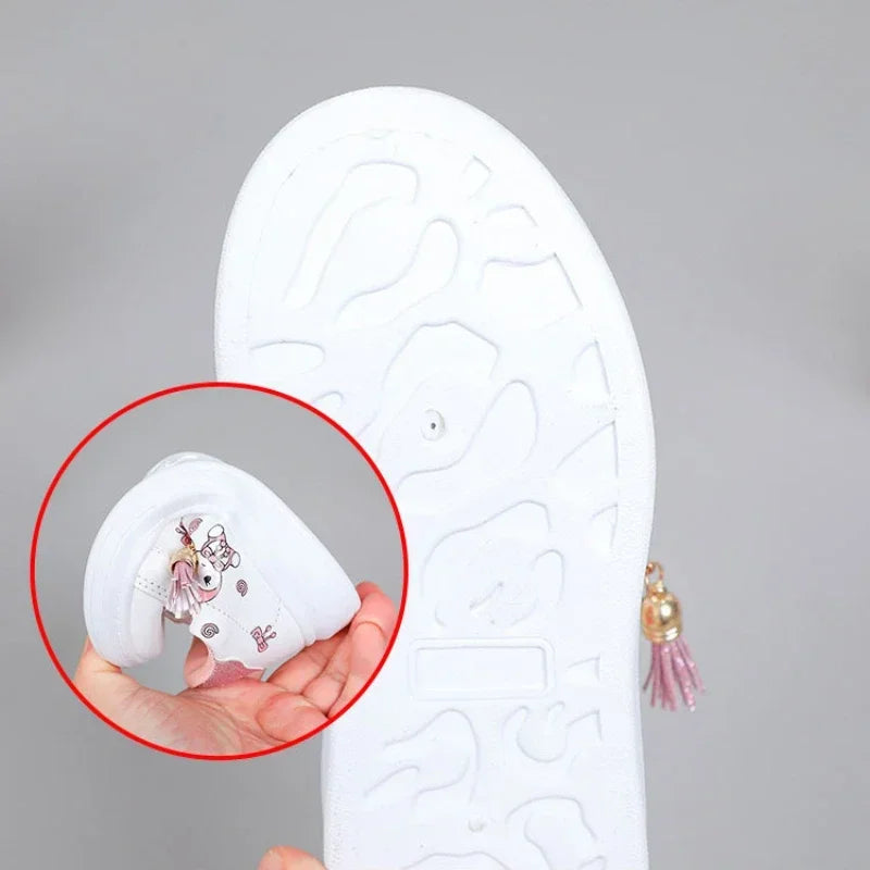 2025 zapatos blancos pequeños para niños, zapatos deportivos informales de fondo plano para estudiantes y niñas, zapatos de placa coreanos de primavera bajos