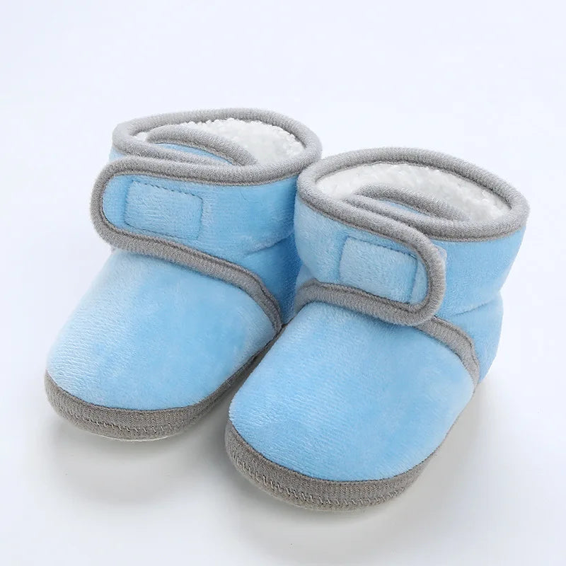 Botas cálidas de invierno para recién nacidos, zapatos de bebé, zapatillas de deporte para niños y niñas, zapatos planos de fondo suave para niños, botas de nieve cálidas de 0 a 18M