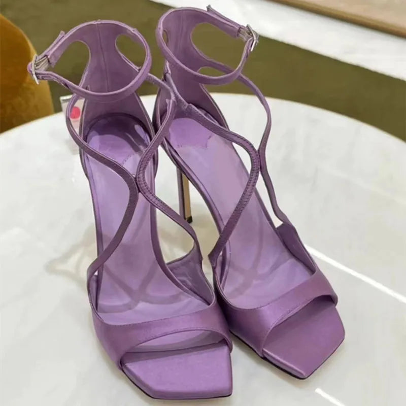 Sandalias de satén de estilo estrella para mujer, tacones altos de aguja, banda estrecha, Sexy, estilo Gladiador, zapatos de banquete de verano