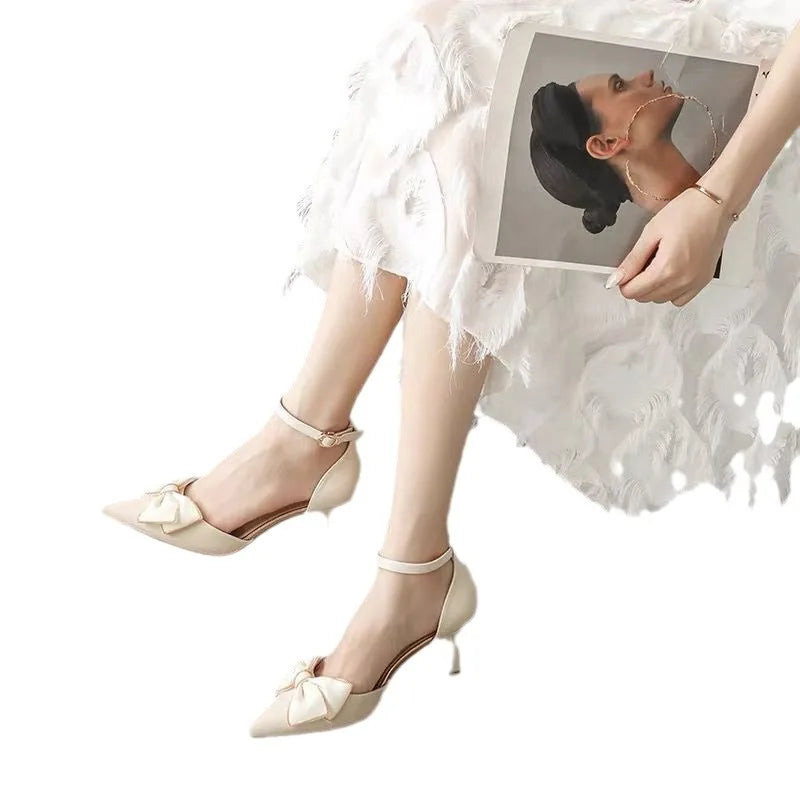 Tacones de tacón medio Zapatos de mujer Tendencia Punta puntiaguda Mariposa Stilettos Vestido elegante Bodas Fiesta nupcial Diseñador blanco