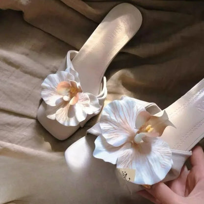 Sandalias de mujer de marca 2025, novedad de verano, sandalias elegantes con flores, ropa exterior informal a la moda, zapatos de tacón alto, sandalias para mujer