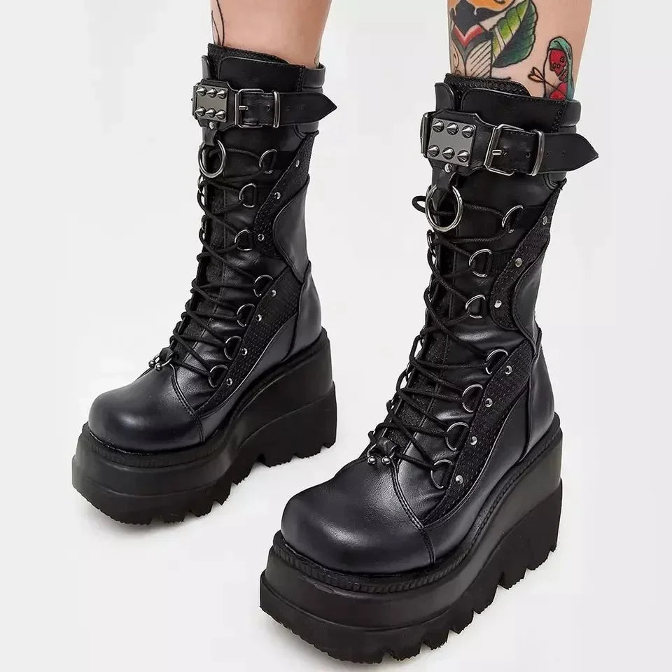 Nuevas botas de plataforma góticas para mujer, cuñas Punk con hebilla de remache a la moda, tacones altos, botas para mujer, zapatos de fiesta Street Cosplay para mujer