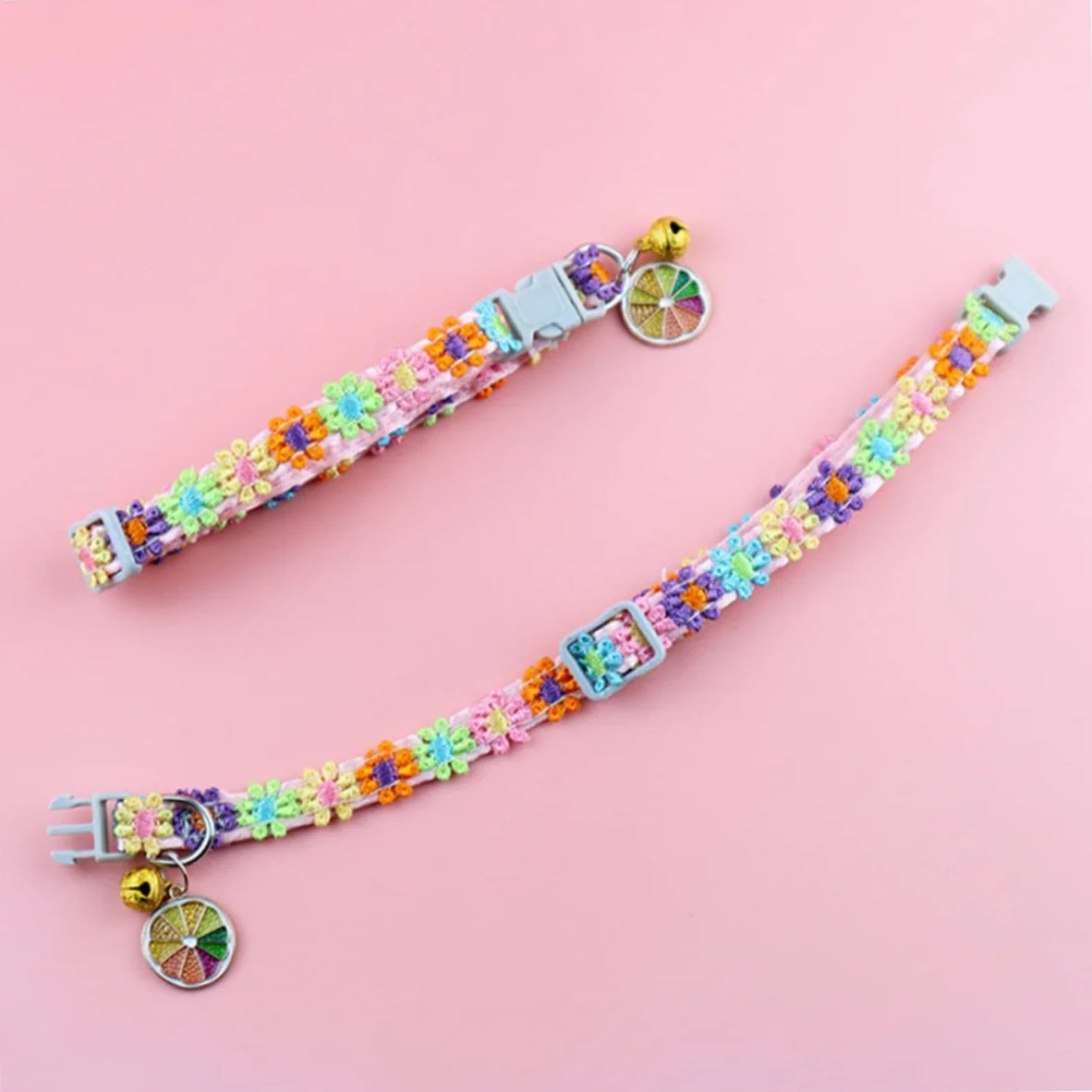 Collar para mascotas con campana, huella de dibujos animados, colorido perro, cachorro, gatito, Collar de anillo de campana de seguridad ajustable, accesorios para mascotas