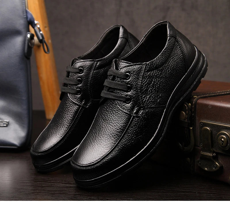 Zapatos de cuero genuino, zapatos planos informales para hombre, calzado masculino de marca de negocios de cuero de vaca, calzado suave y cómodo negro
