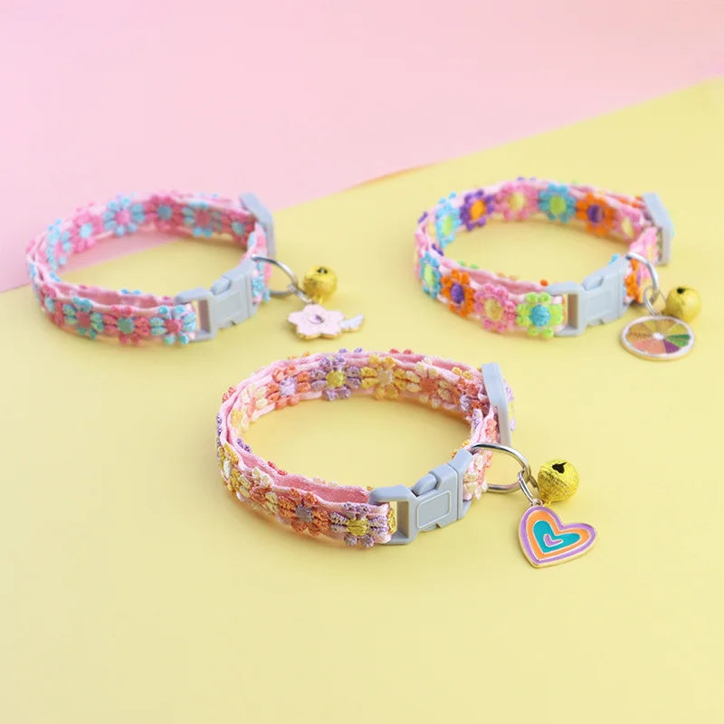 Collar para mascotas con campana, huella de dibujos animados, colorido perro, cachorro, gatito, Collar de anillo de campana de seguridad ajustable, accesorios para mascotas