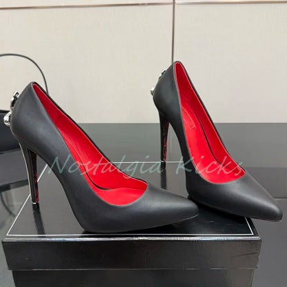 Zapatos de tacón de aguja de gamuza a la moda, zapatos de tacón con diseño de espada, puntiagudos, adornos de Metal, zapatos de noche elegantes, zapatos de vestir para fiesta para mujer