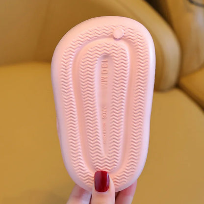 Zapatillas para niños y niñas con suela de EVA de dibujos animados, zapatos bonitos de abeja grande para el hogar, suelas suaves para interiores de verano, novedad