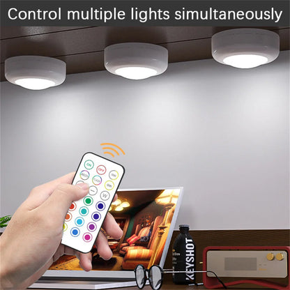 Luces LED RGB para debajo del gabinete con Control remoto, lámpara nocturna regulable inalámbrica alimentada por batería, luces LED para luz de armario del hogar