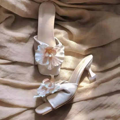 Sandalias de mujer de marca 2025, novedad de verano, sandalias elegantes con flores, ropa exterior informal a la moda, zapatos de tacón alto, sandalias para mujer