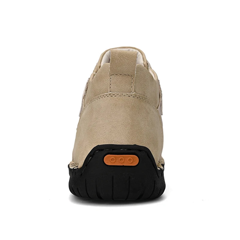 Nuevo 2025 zapatos informales de cuero hechos a mano para hombre, zapatillas de deporte de diseño, zapatos de cuero transpirables para hombre, botines para hombre al aire libre