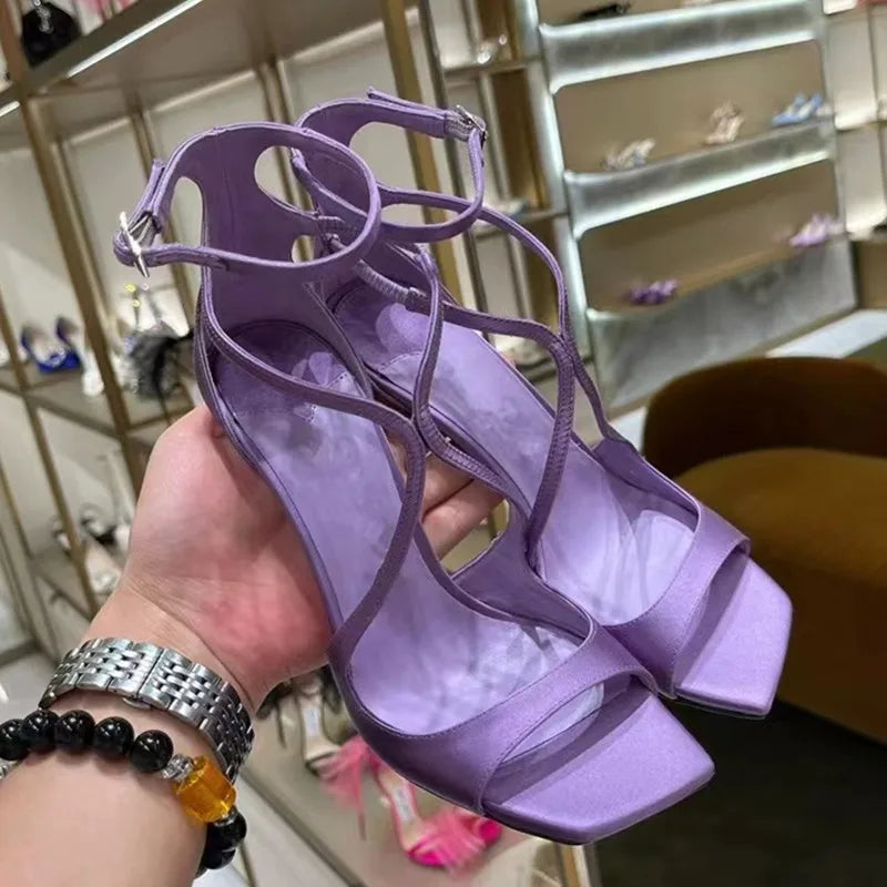 Sandalias de satén de estilo estrella para mujer, tacones altos de aguja, banda estrecha, Sexy, estilo Gladiador, zapatos de banquete de verano