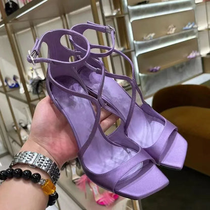 Sandalias de satén de estilo estrella para mujer, tacones altos de aguja, banda estrecha, Sexy, estilo Gladiador, zapatos de banquete de verano