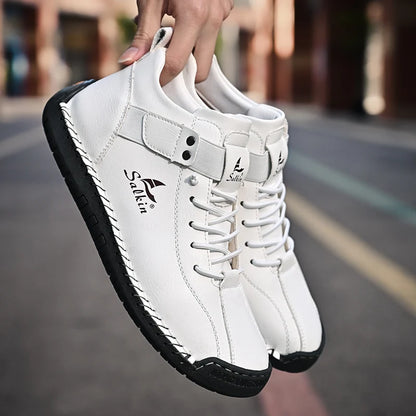 Nuevo 2025 zapatos informales de cuero hechos a mano para hombre, zapatillas de deporte de diseño, zapatos de cuero transpirables para hombre, botines para hombre al aire libre