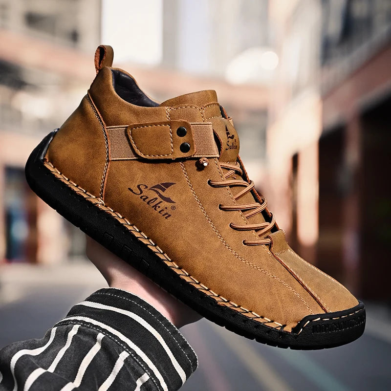 Nuevo 2025 zapatos informales de cuero hechos a mano para hombre, zapatillas de deporte de diseño, zapatos de cuero transpirables para hombre, botines para hombre al aire libre