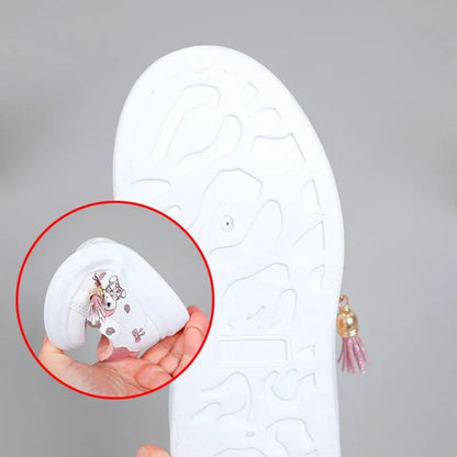 2025 zapatos blancos pequeños para niños, zapatos deportivos informales de fondo plano para estudiantes y niñas, zapatos de placa coreanos de primavera bajos