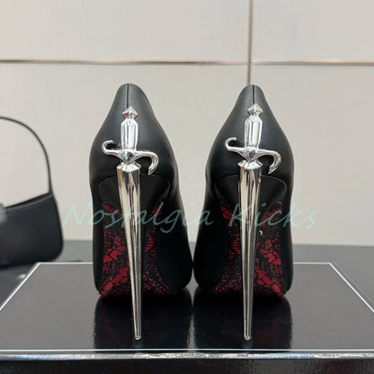 Zapatos de tacón de aguja de gamuza a la moda, zapatos de tacón con diseño de espada, puntiagudos, adornos de Metal, zapatos de noche elegantes, zapatos de vestir para fiesta para mujer