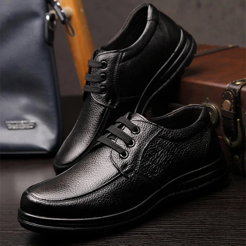 Zapatos de cuero genuino, zapatos planos informales para hombre, calzado masculino de marca de negocios de cuero de vaca, calzado suave y cómodo negro