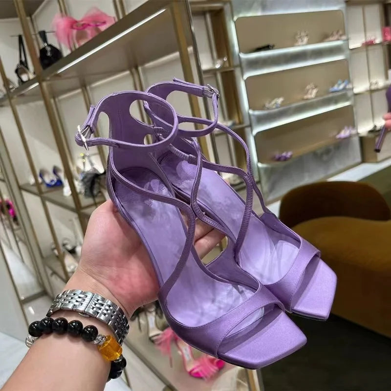 Sandalias de satén de estilo estrella para mujer, tacones altos de aguja, banda estrecha, Sexy, estilo Gladiador, zapatos de banquete de verano